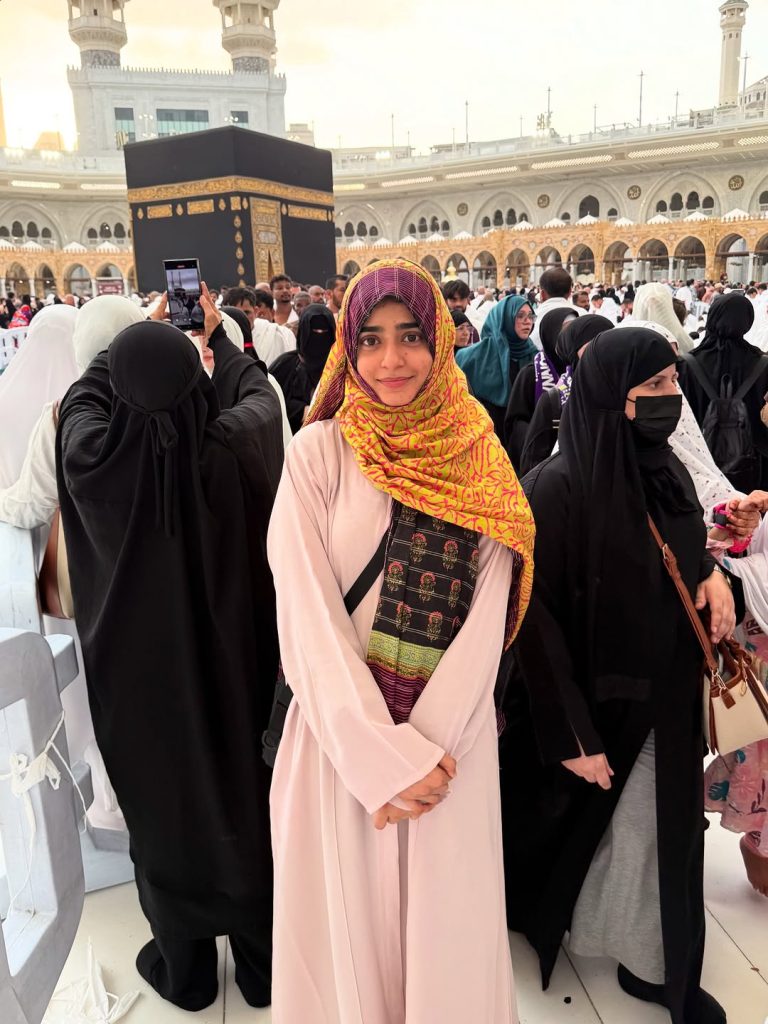 Sehar Khan Shares Heartwarming Moments from Umrah Journey