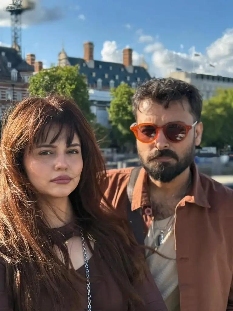 Zara Noor Abbas & Asad Siddiqui Vacation in London