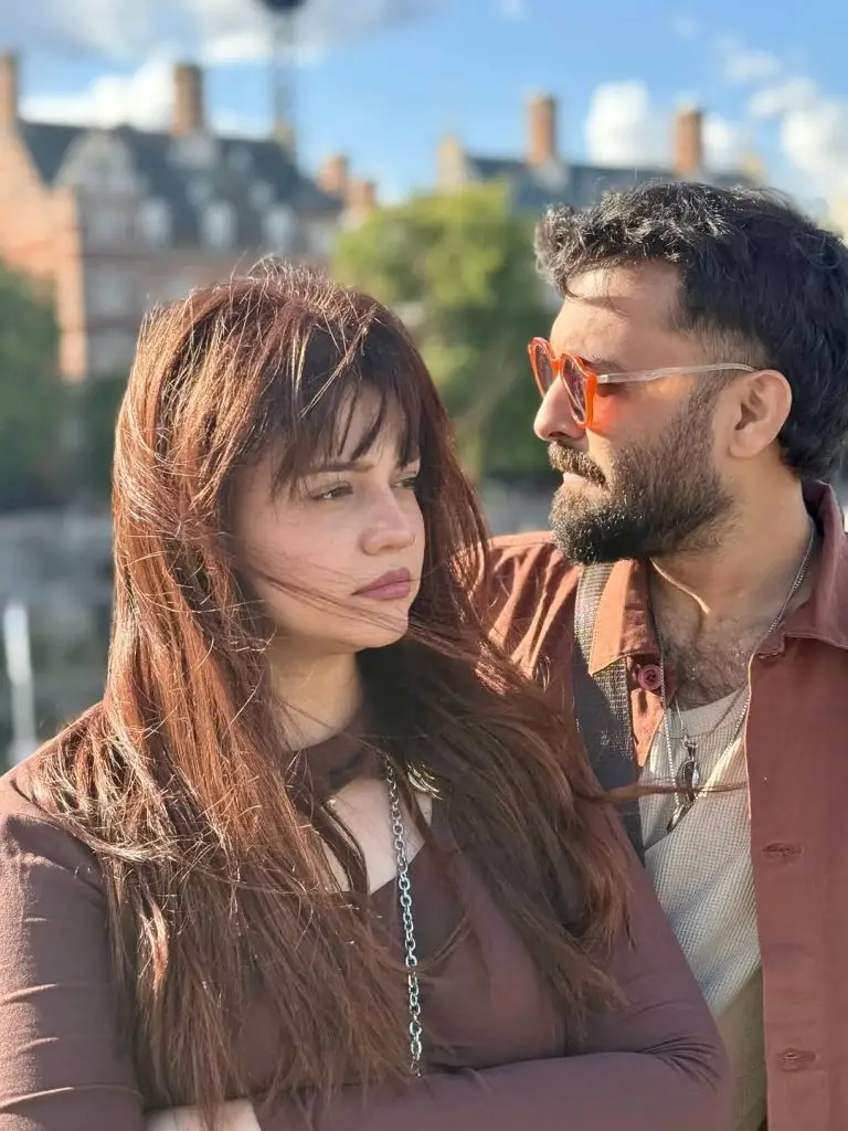 Zara Noor Abbas & Asad Siddiqui Vacation in London