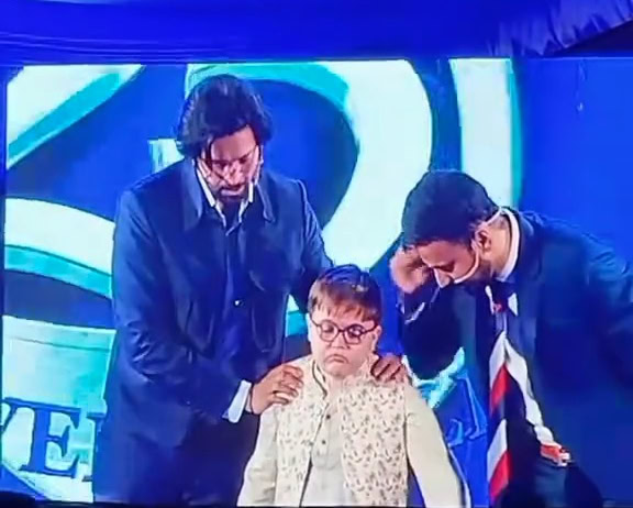 Ahmad Shah Breaks Into Tears At ARY Celebration