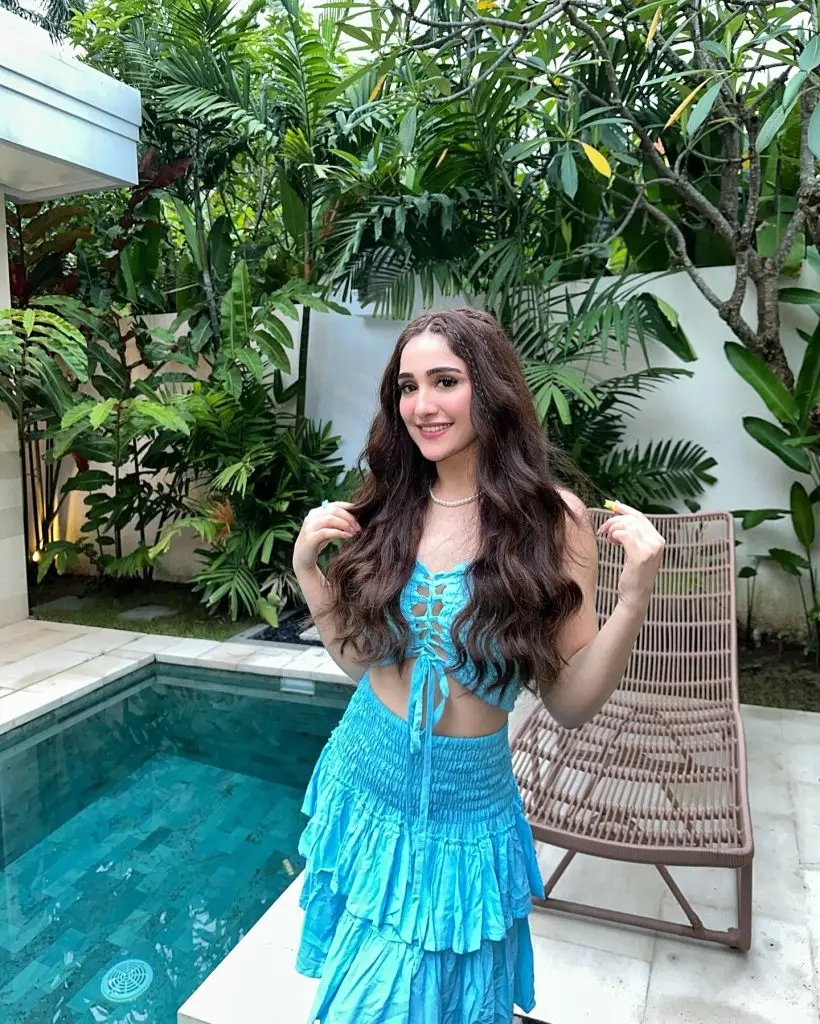 Pakistani Actresses Who Are Not Scared To Wear Bold Outfits