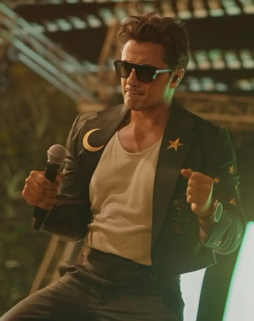 Kareena Kapoor Chooses Between Atif Aslam & Ali Zafar