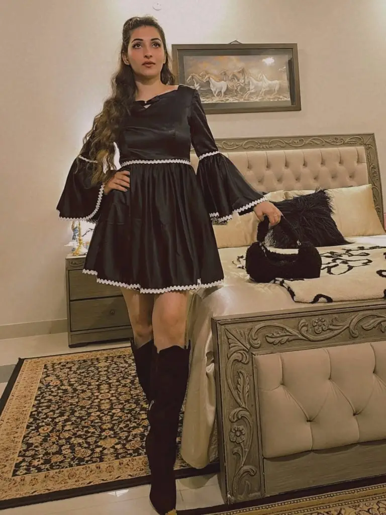 Pakistani Actresses Who Are Not Scared To Wear Bold Outfits