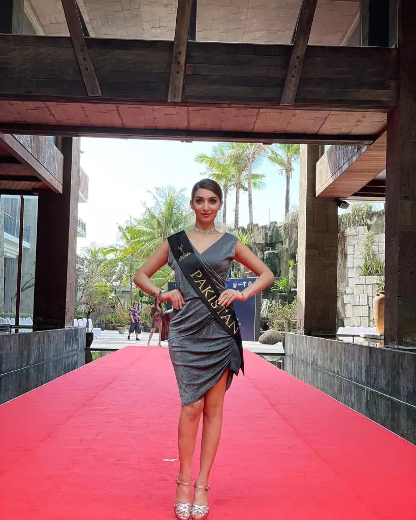 Pakistani Actresses Who Are Not Scared To Wear Bold Outfits
