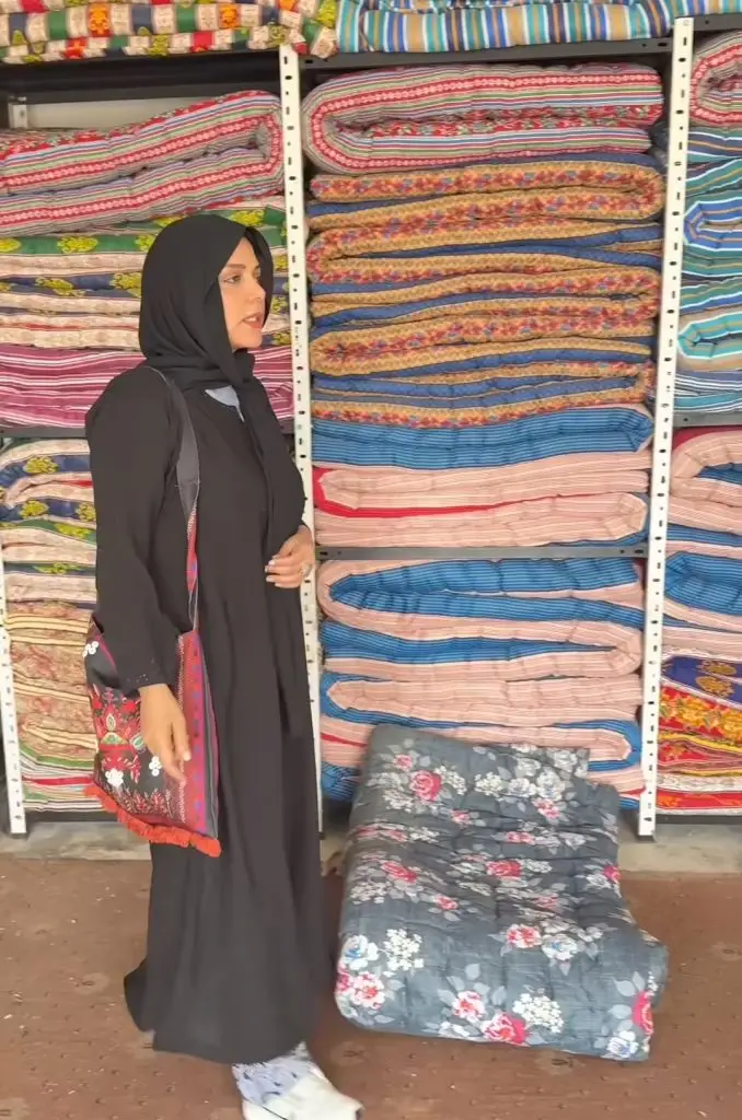 Hadiqa Kiani Lauded for Her Charity Work for Flood Affectees