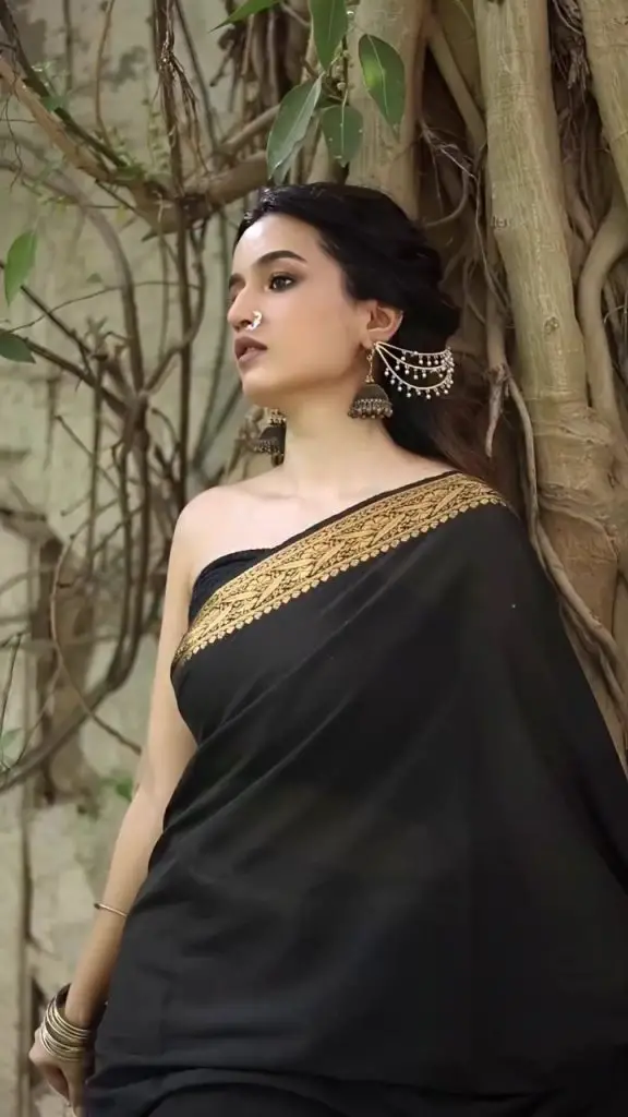 Hira Khan’s Saari Look Raises Eyebrows