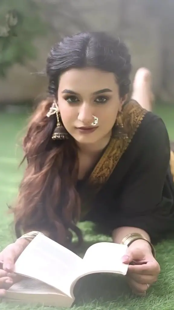 Hira Khan’s Saari Look Raises Eyebrows