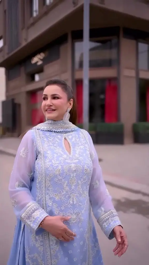 Saba Faisal’s Diva Vibes Get Mixed Reactions