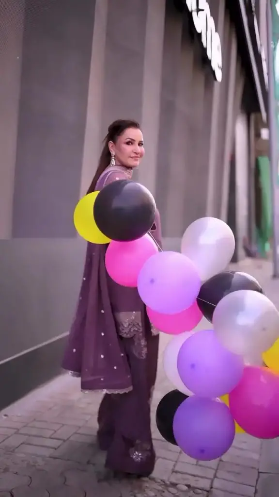 Saba Faisal’s Diva Vibes Get Mixed Reactions