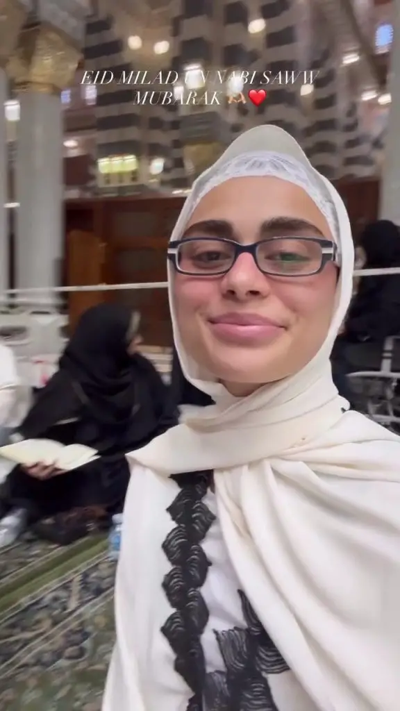 Sadaf Kanwal Shares Umrah Pictures With Nooreh & Zahra Shahroz