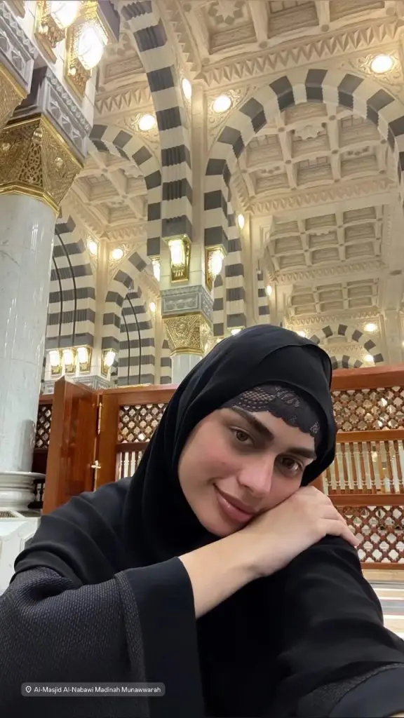 Sadaf Kanwal Shares Umrah Pictures With Nooreh & Zahra Shahroz