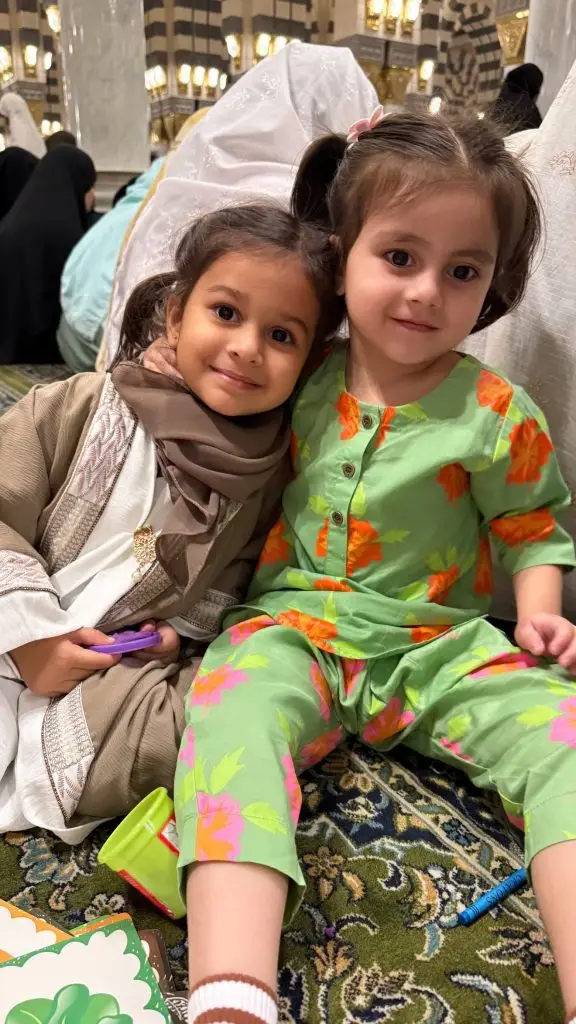 Sadaf Kanwal Shares Umrah Pictures With Nooreh & Zahra Shahroz