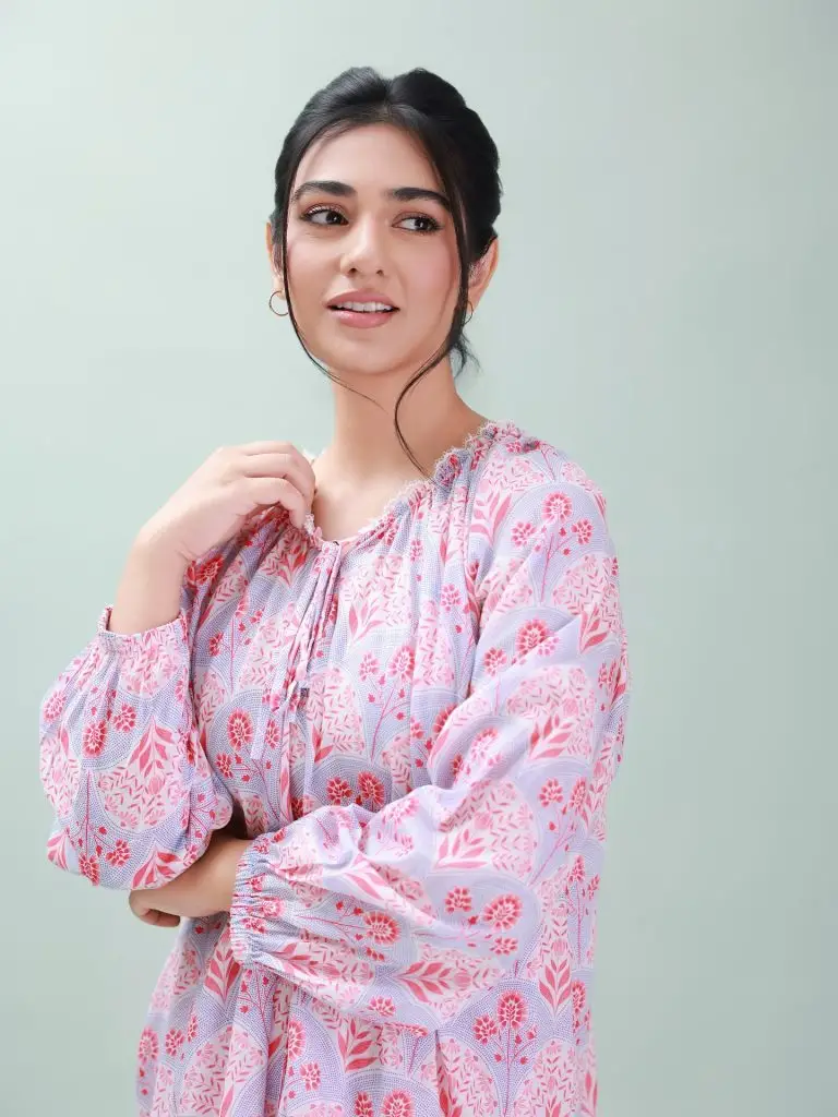 Sarah Khan’s Indian Doppelganger Stuns Fans