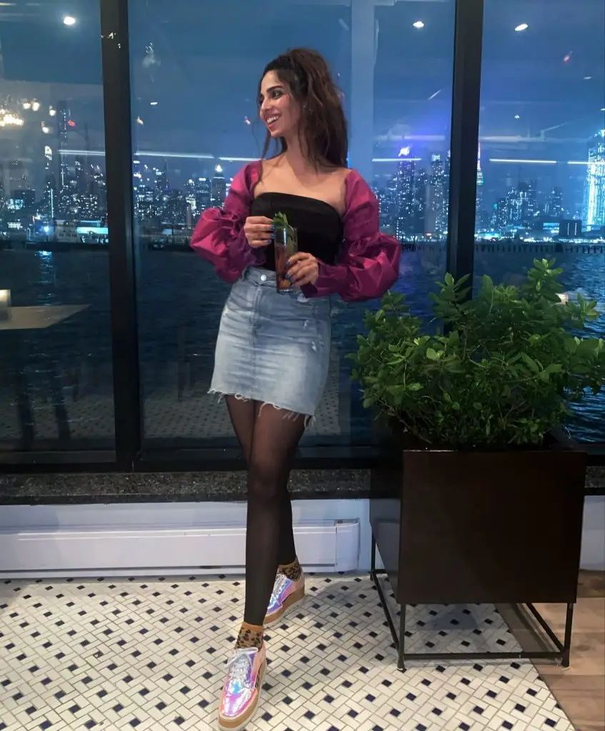Pakistani Actresses Who Are Not Scared To Wear Bold Outfits