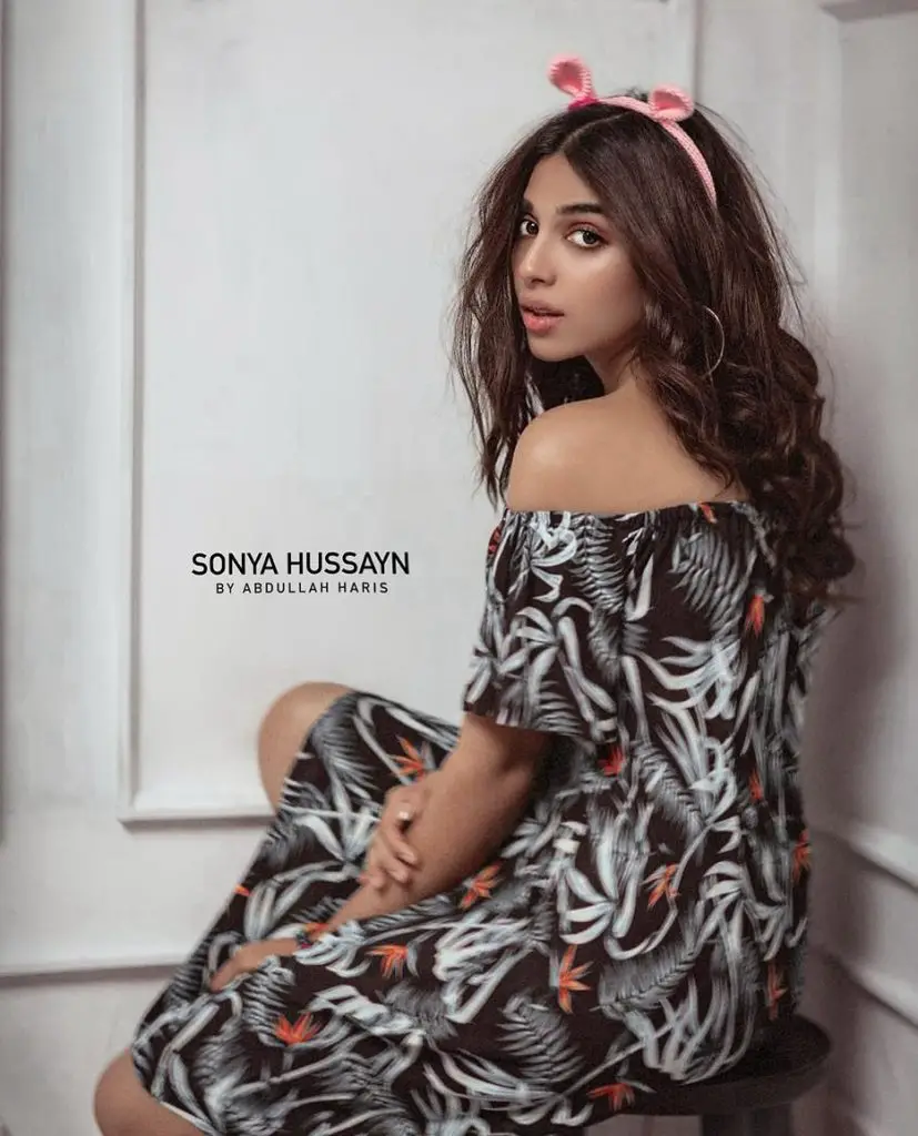 Pakistani Actresses Who Are Not Scared To Wear Bold Outfits