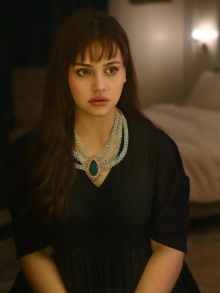 Zara Noor Abbas New Haircut Fails To Impress Fans
