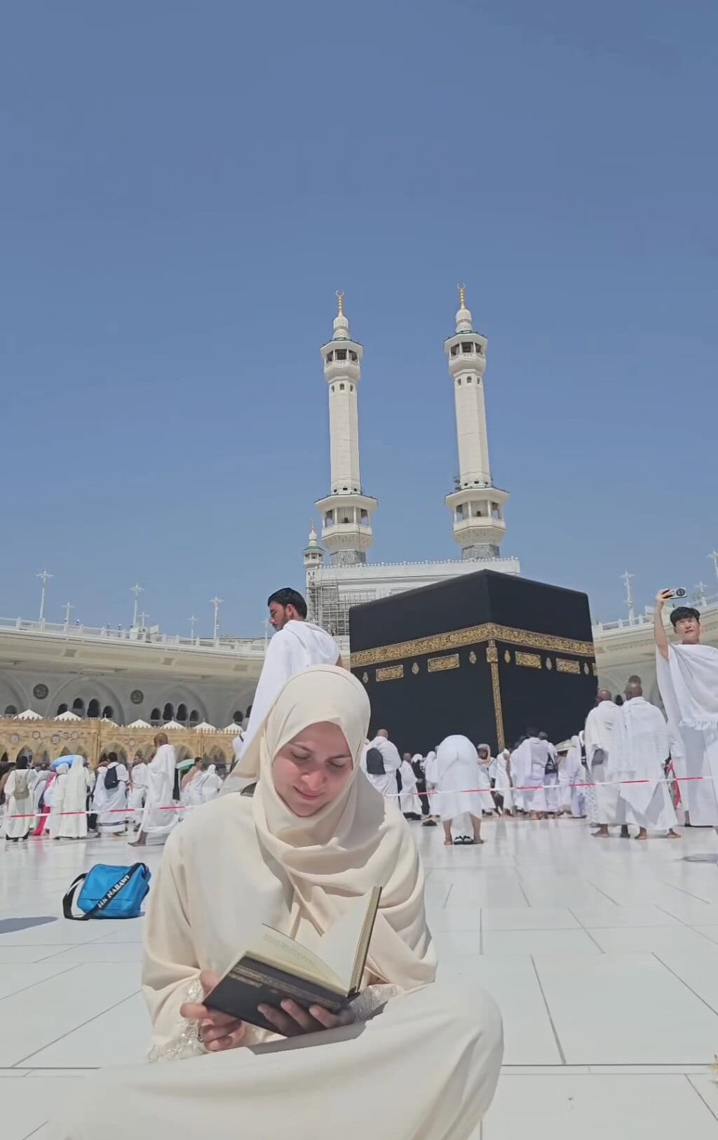 Arij Fatima’s Serene Moments from Khana Kaaba – Video