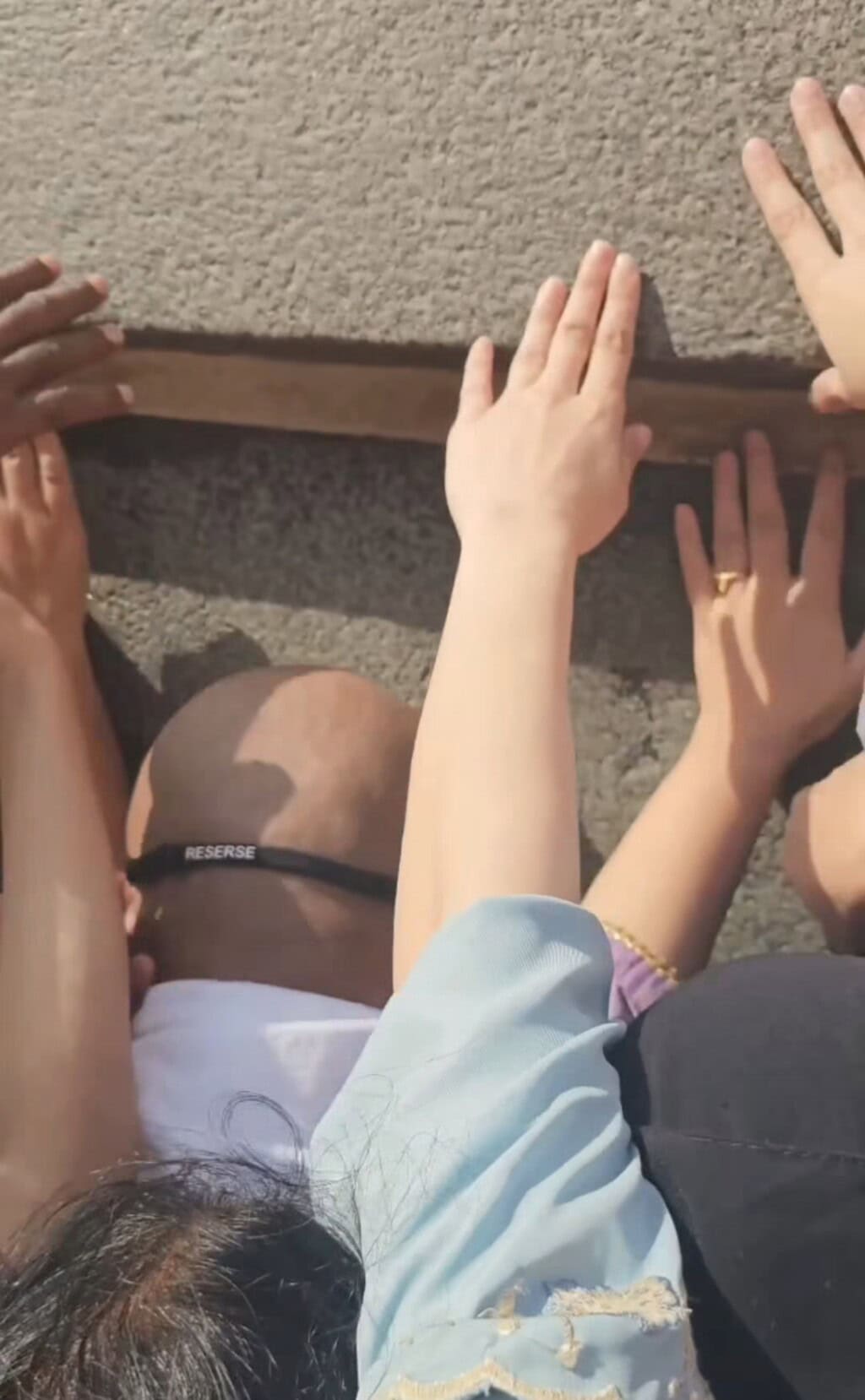 Arij Fatima’s Serene Moments from Khana Kaaba – Video