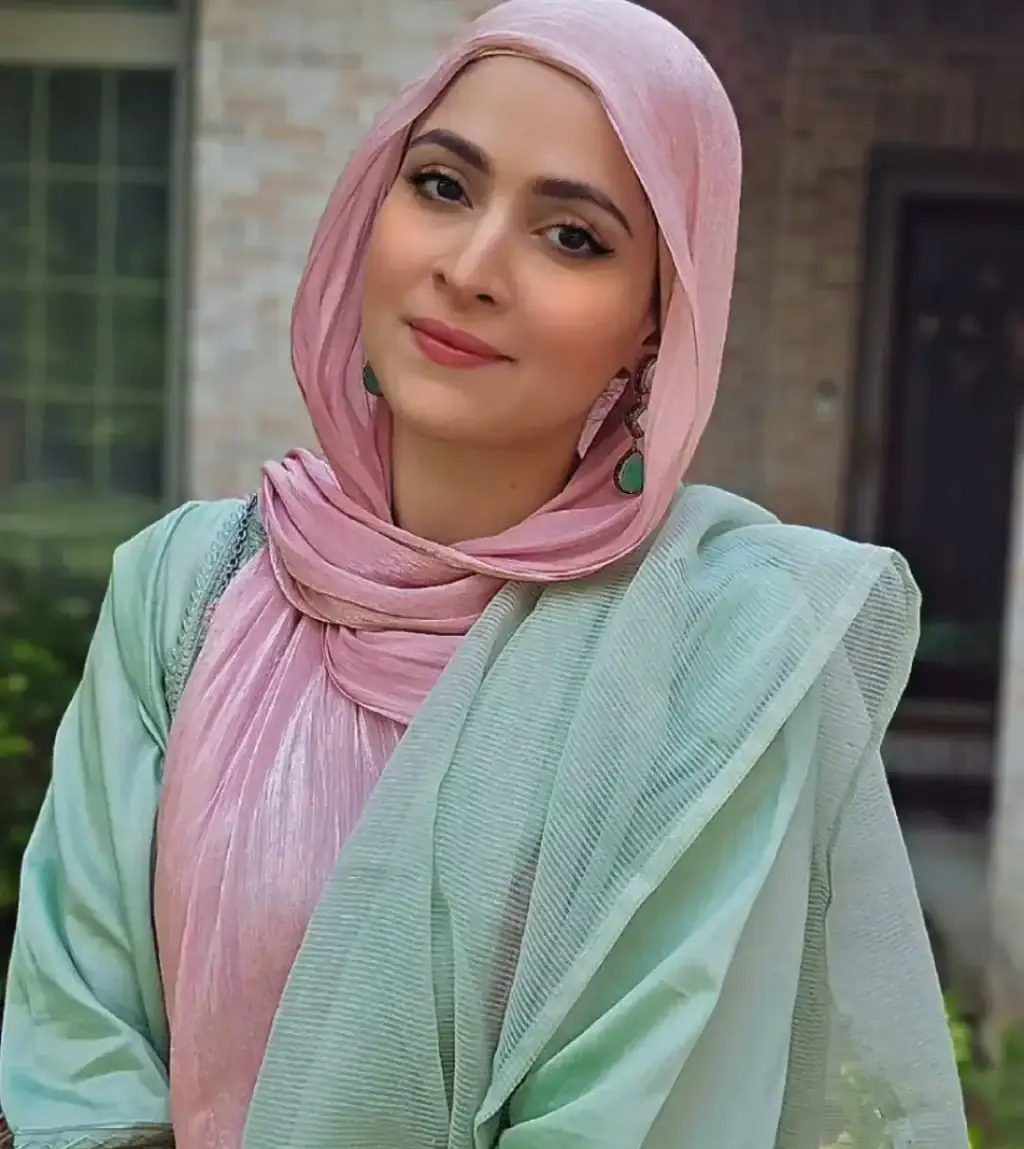 Arij Fatima’s Serene Moments from Khana Kaaba – Video