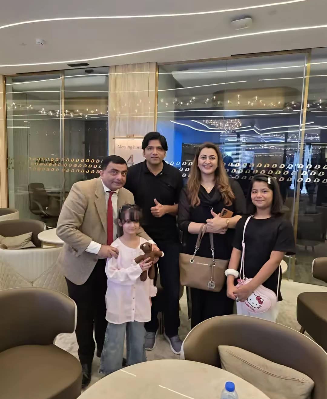 Affan Rafiq Dr Affan Qaiser Faces Backlash On Family Vlogs | Reviewit.pk