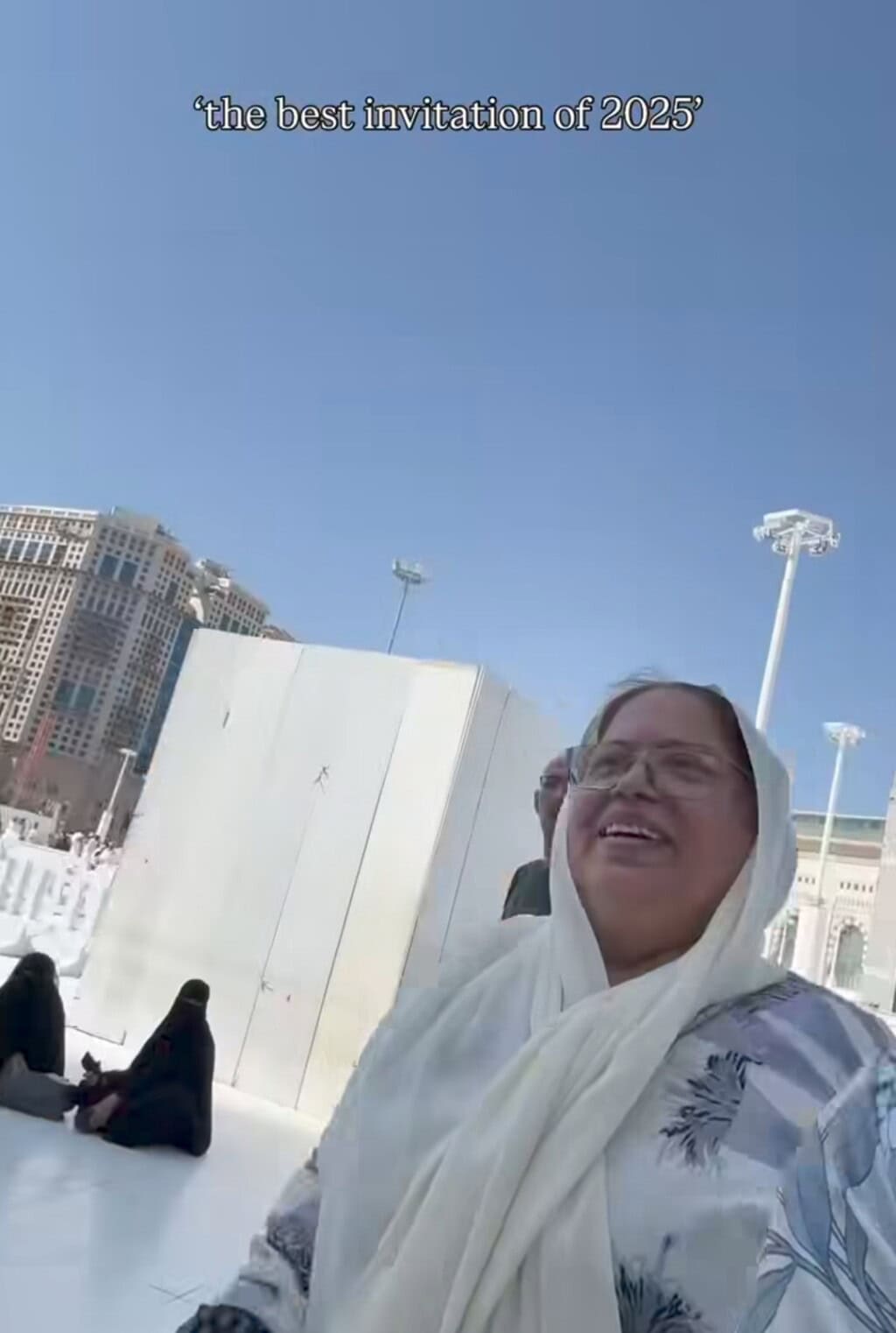 Hira Khan and Arsalan Khan Perform Umrah Hira Khan and Arsalan Khan Perform Umrah