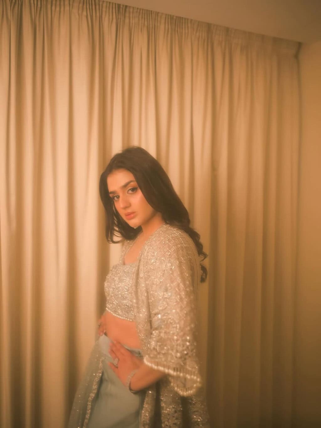 Hira Mani’s Revealing Saree Severely Criticized