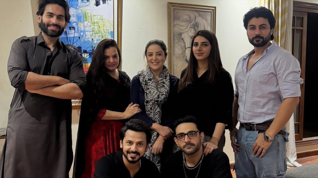 Laadli Fame Vaneeza Sattar Bids Farewell to Her First Project Laadli Fame Vaneeza Sattar Bids Farewell to Her First Project