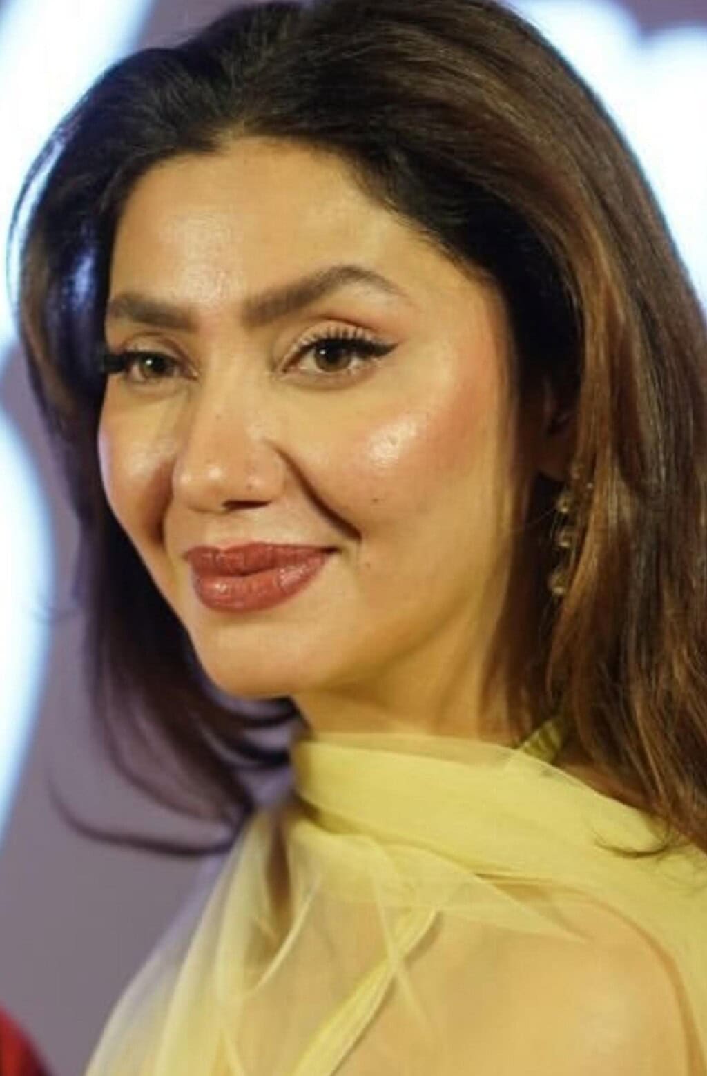 Mahira Khan Responds to Eyebrow Lift Rumors