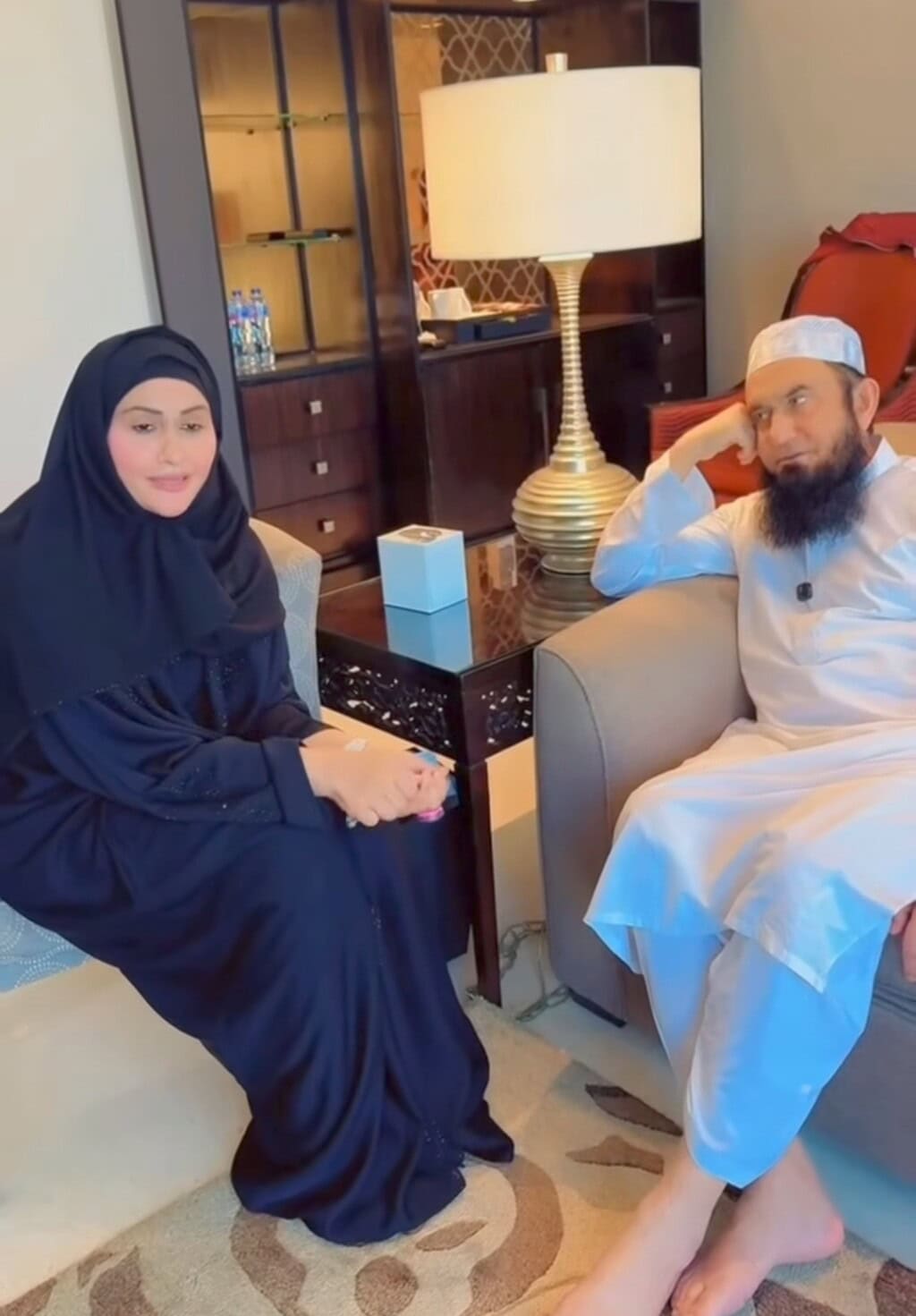 Maulana Tariq Jamil’s Recent Video with Nargis Faces Backlash