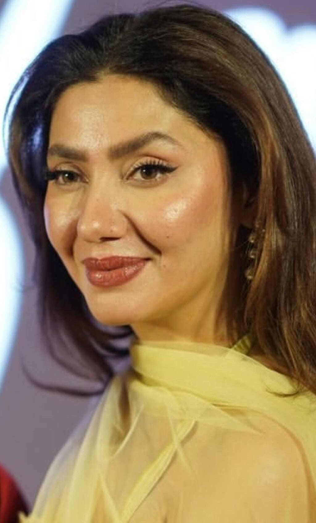 Mahira Khan’s Eyebrow Lift & Fillers Spark Debate