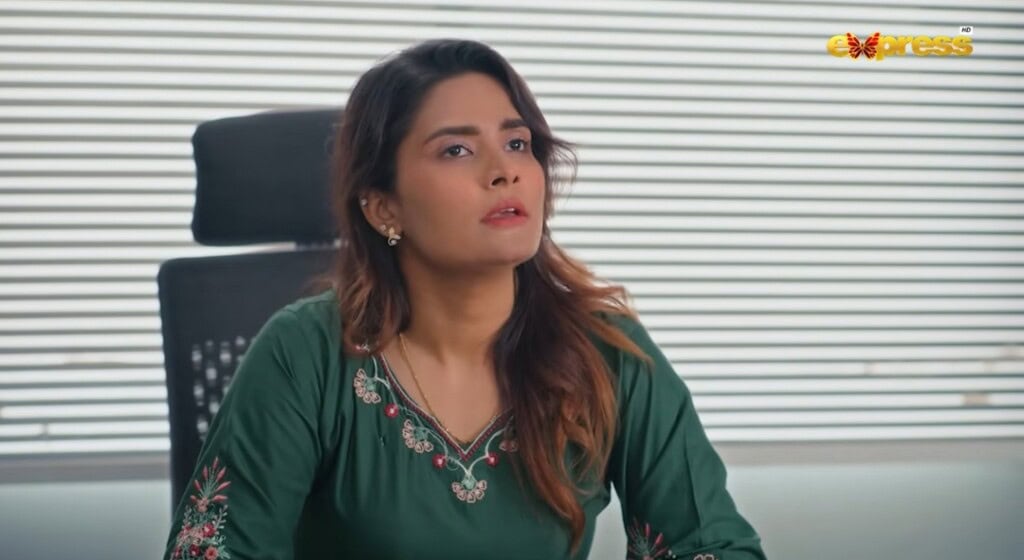 Zara Noor Abbas Acting & Haircut in Viral Scene Trolled