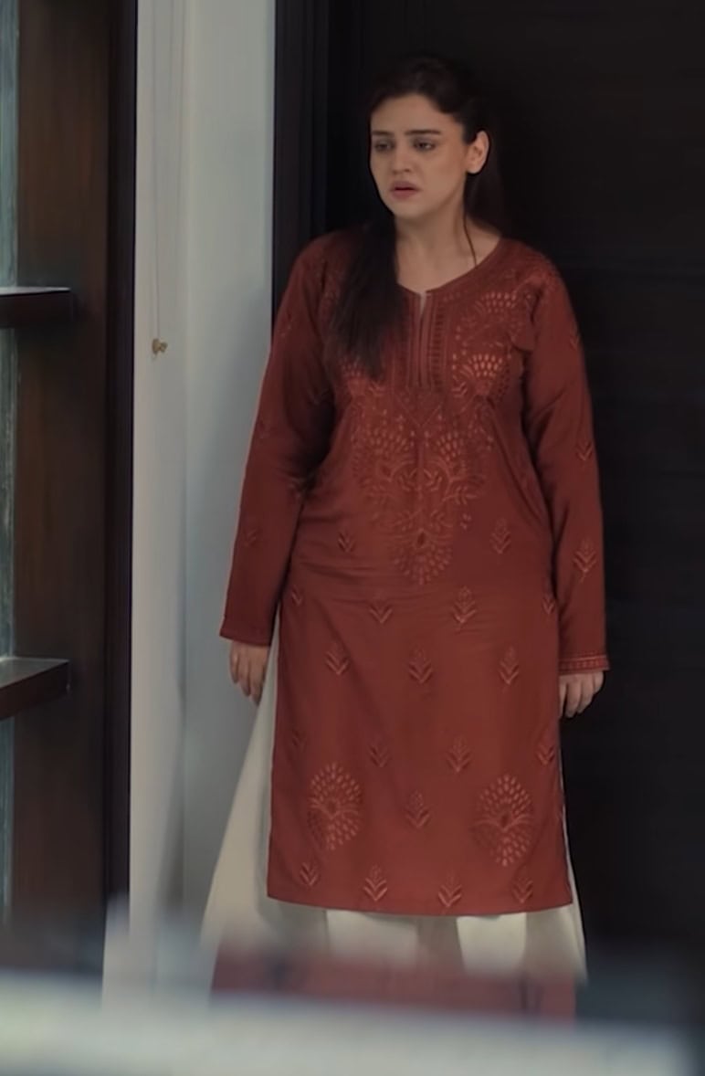 Zara Noor Abbas’s Ill fitted & Badly Designed Outfits in Latest Drama Sparks Debate