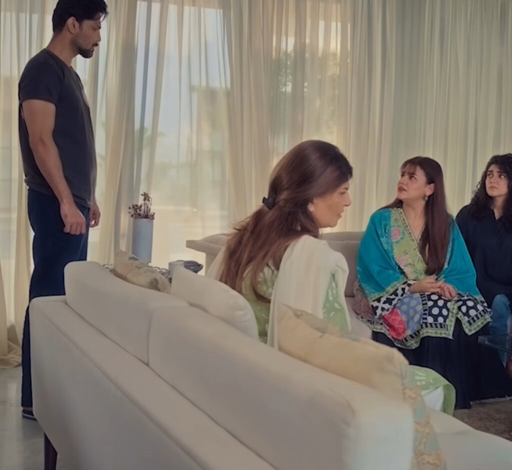 Zara Noor Abbas’s Ill fitted & Badly Designed Outfits in Latest Drama Sparks Debate
