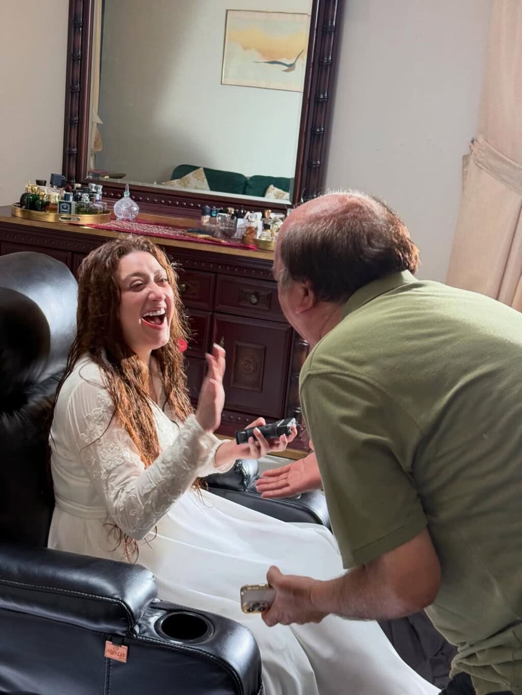 Momina Iqbal Bids Farewell To Do Kinaray With Exclusive BTS