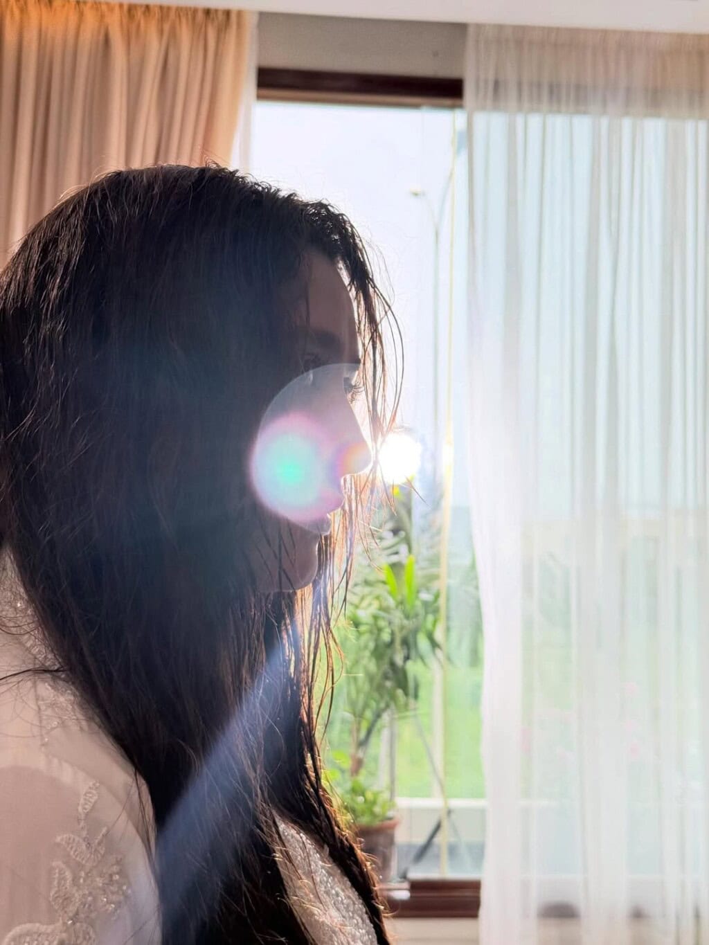 Momina Iqbal Bids Farewell To Do Kinaray With Exclusive BTS