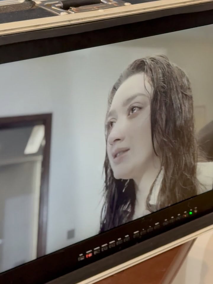 Momina Iqbal Bids Farewell To Do Kinaray With Exclusive BTS