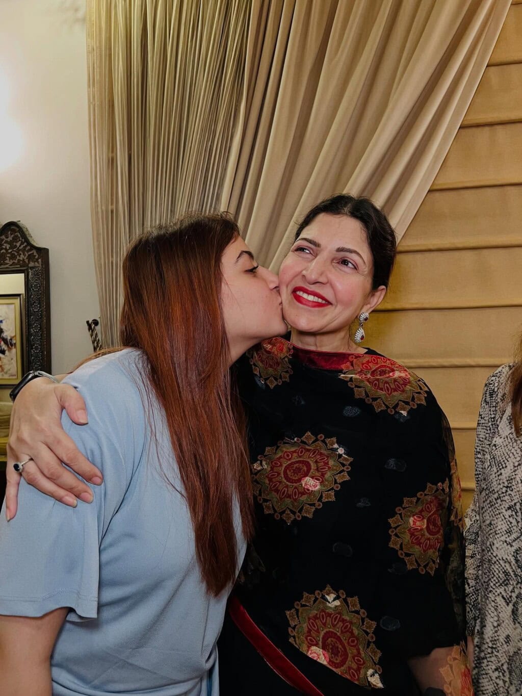 Shagufta Ejaz’s Beautiful Pictures With Her Family