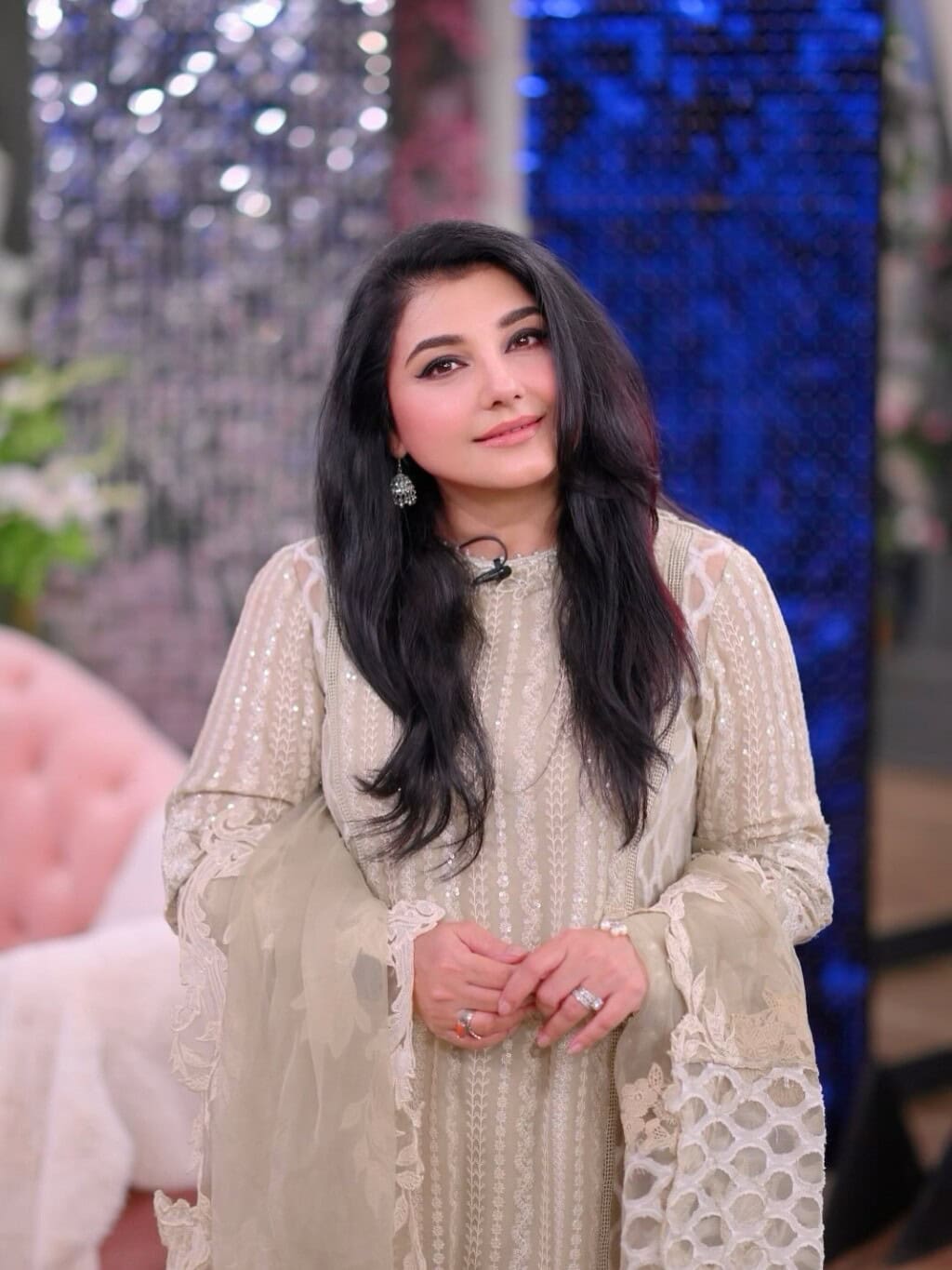 Javeria Saud Calls Out Saba Qamar’s Anti-Karachi Comment
