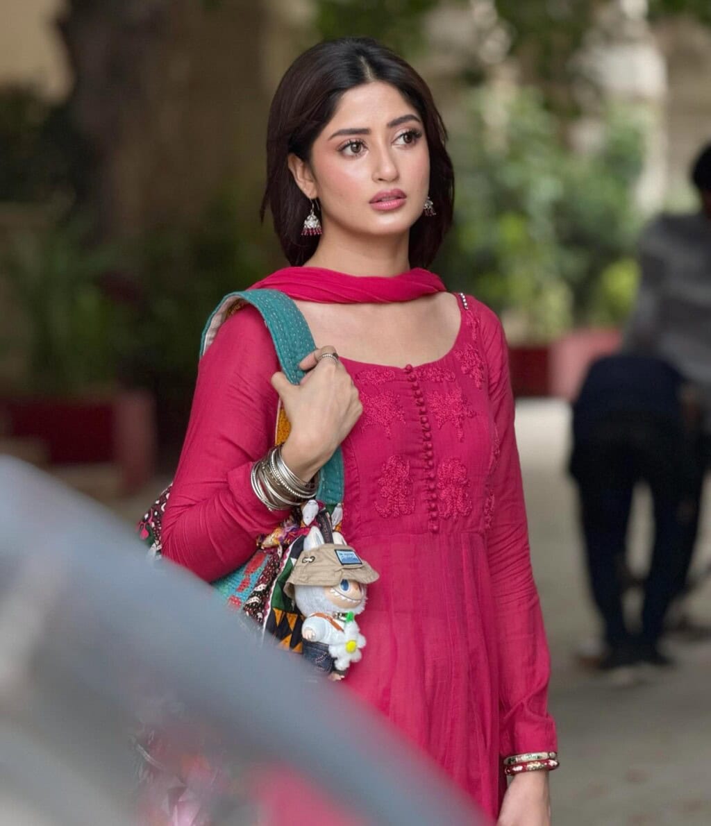 Sajal Aly’s Main Manto Nahi Hoon Co-Star Praises Her