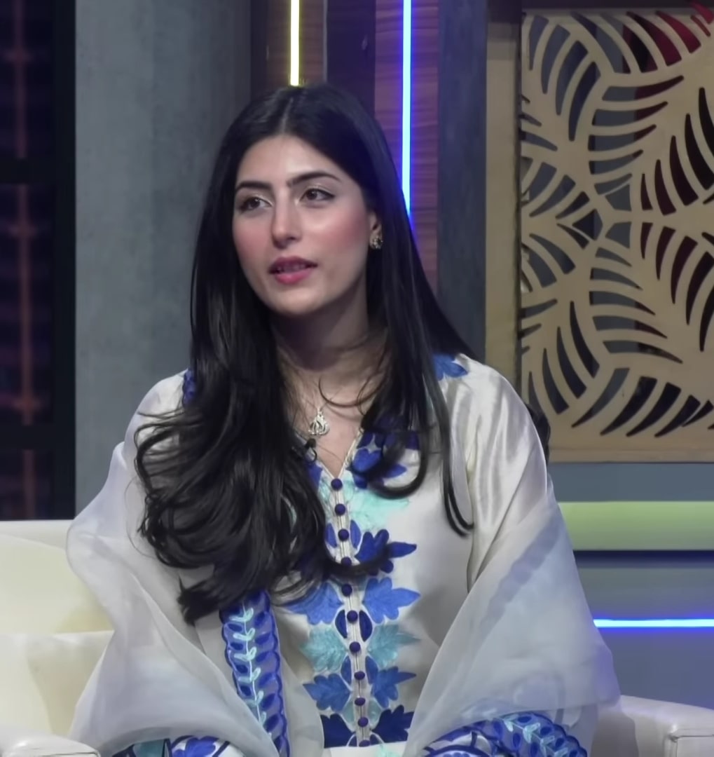 Sajal Aly’s Main Manto Nahi Hoon Co-Star Praises Her