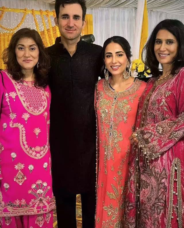 Ushna Shah & Irsa Ghazal’s Beautiful Family Pictures