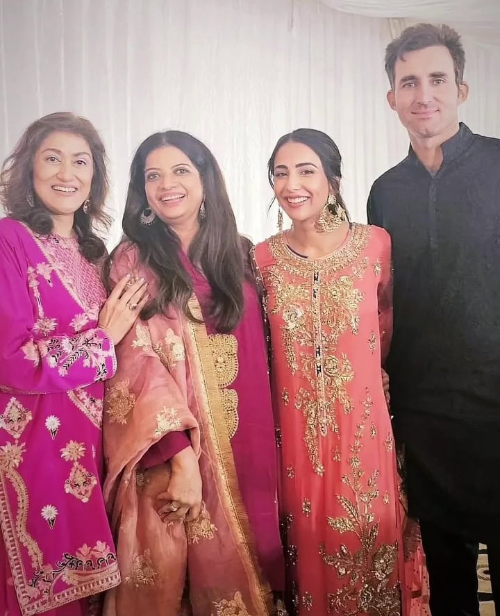 Ushna Shah & Irsa Ghazal’s Beautiful Family Pictures
