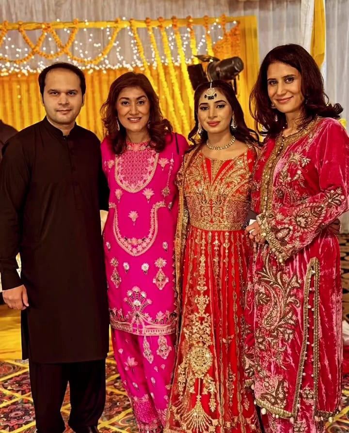 Ushna Shah & Irsa Ghazal’s Beautiful Family Pictures