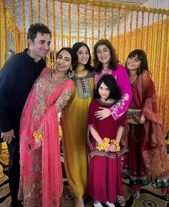 Ushna Shah & Irsa Ghazal’s Beautiful Family Pictures