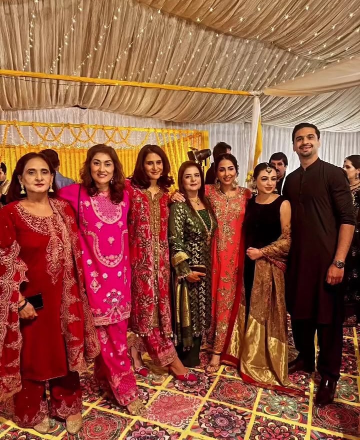 Ushna Shah & Irsa Ghazal’s Beautiful Family Pictures