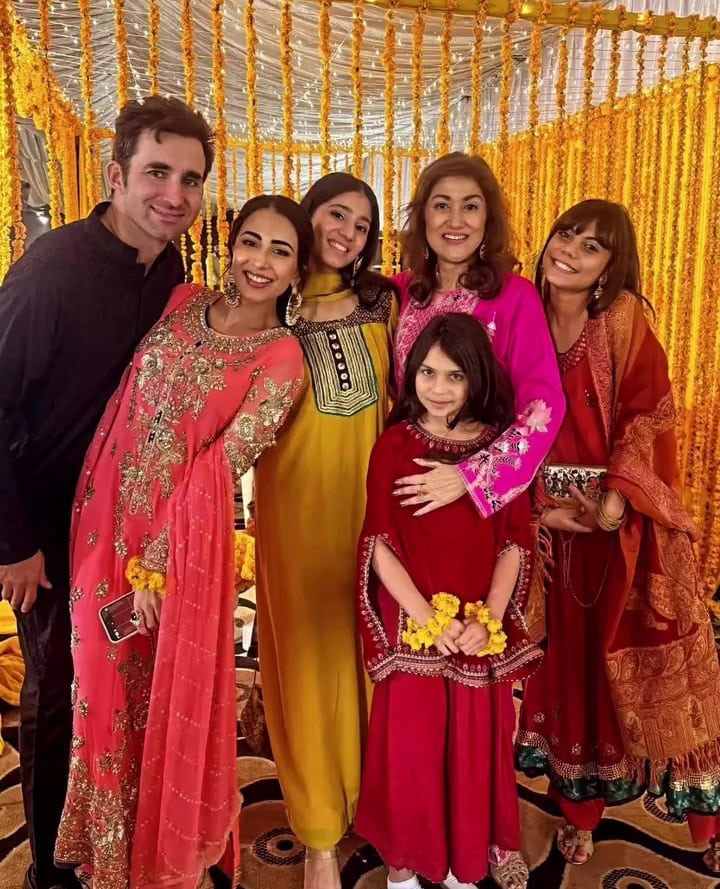 Ushna Shah & Irsa Ghazal’s Beautiful Family Pictures