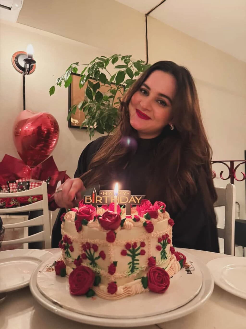 Aiman Khan & Minal Khan Celebrate 27th Birthday Together