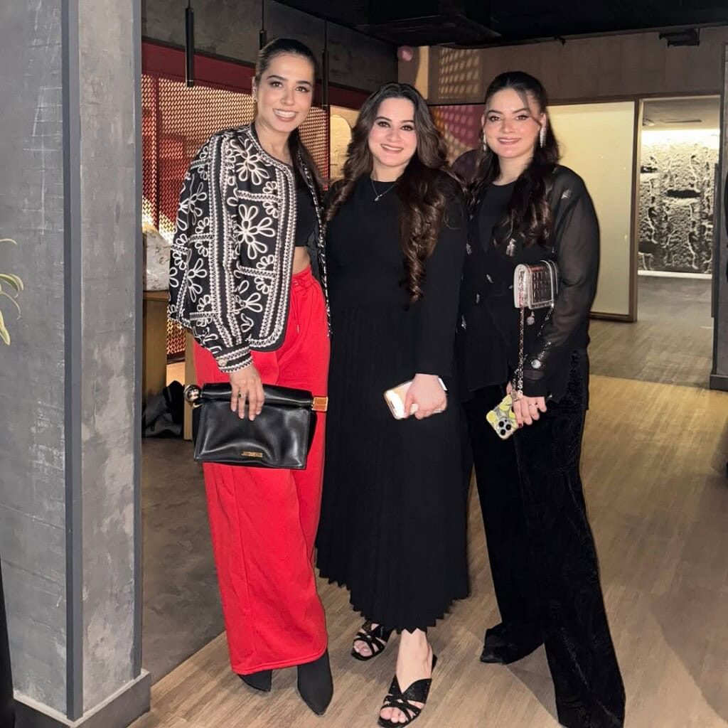 Friends Celebrate Aiman Khan & Minal Khan’s Birthday Bash