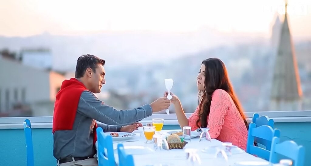 Hareem Farooq Reveals Adnan Siddiqui Cooked Breakfast for Her