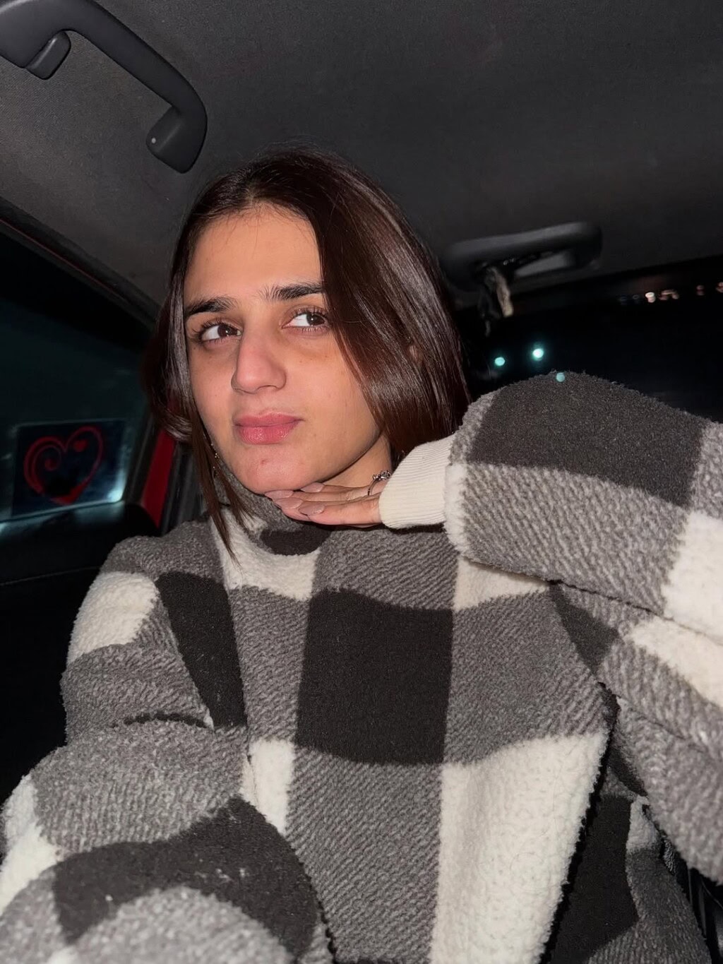 Hira Mani’s Pictures Without Makeup Sparks Backlash
